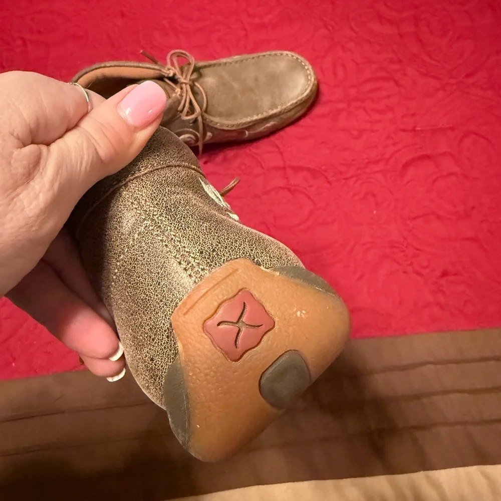 Twisted X Leather ankle shoes with embroidered design stitched - Picture 6 of 7